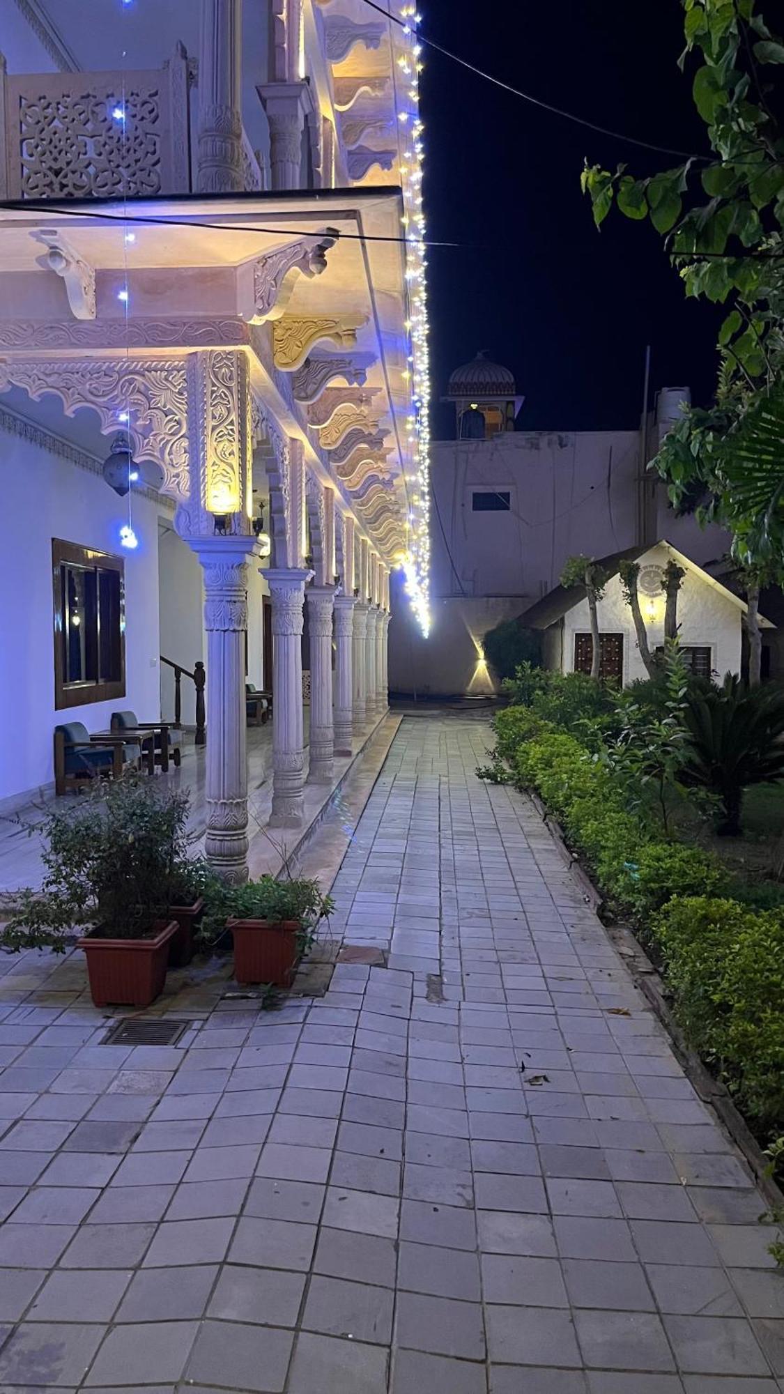 Hotel Sunbird Bharatpur Εξωτερικό φωτογραφία