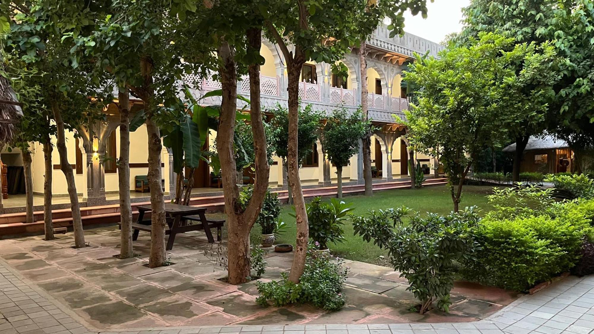 Hotel Sunbird Bharatpur Εξωτερικό φωτογραφία