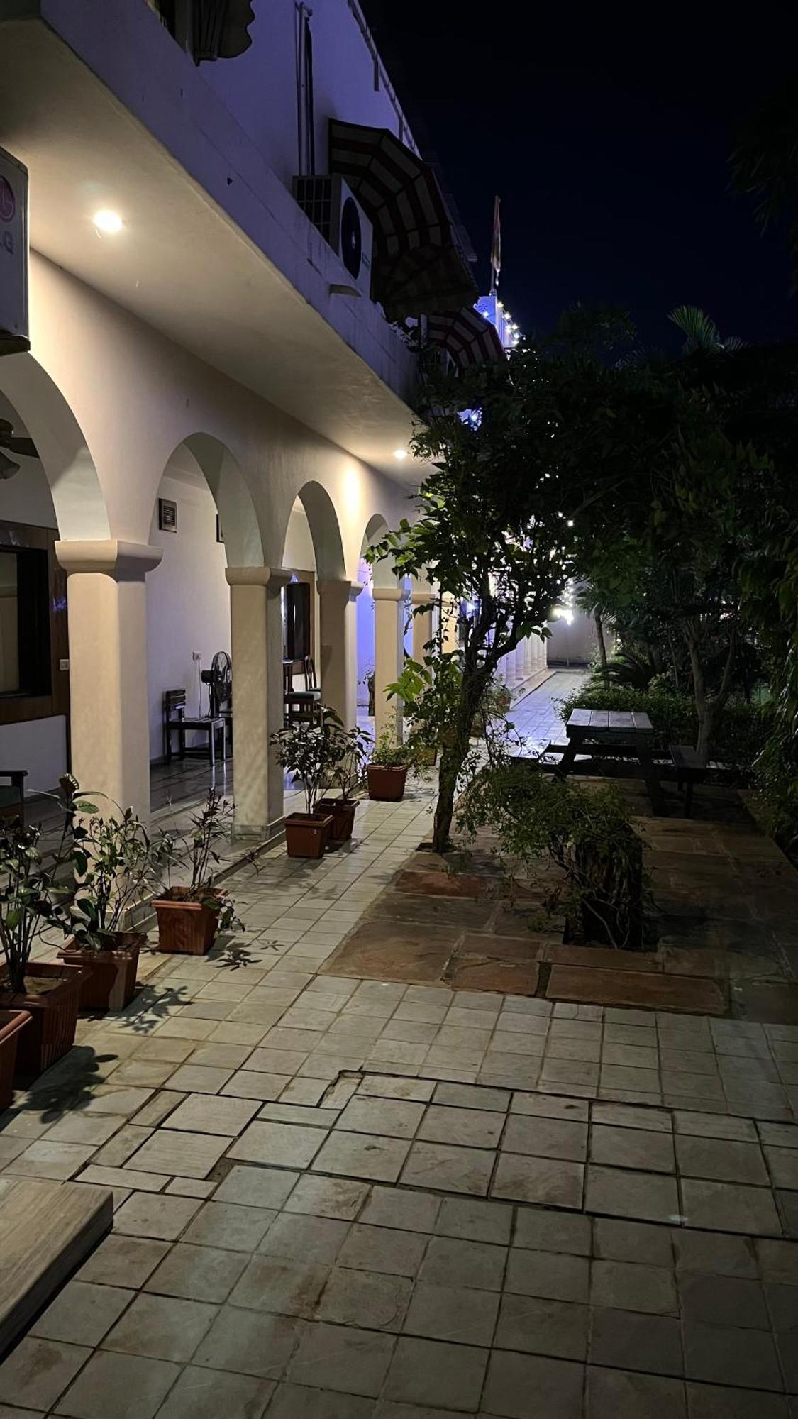 Hotel Sunbird Bharatpur Εξωτερικό φωτογραφία